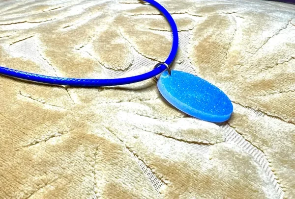 Sparkling blue oval necklace