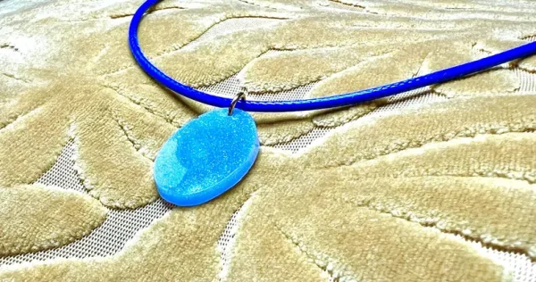 Sparkling blue oval necklace - Image 2