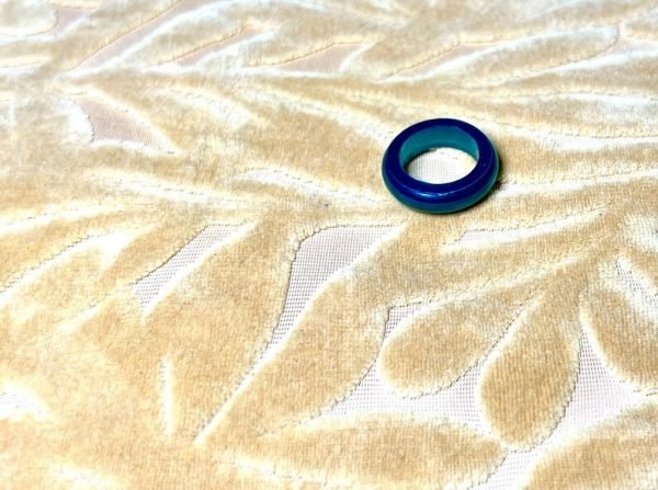 Children's ring in green resin - Handmade and Elegance - Image 3