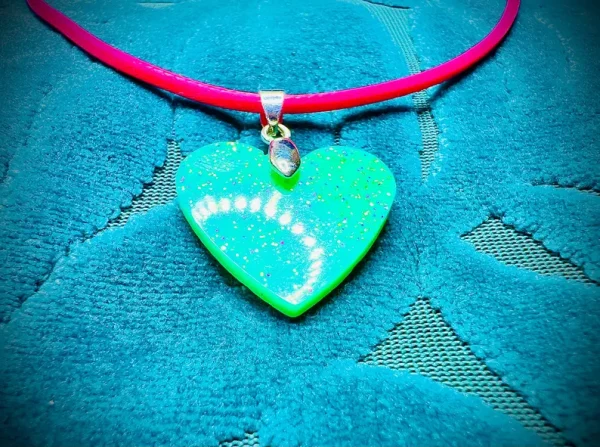 Sparkling turquoise heart necklace - Image 4